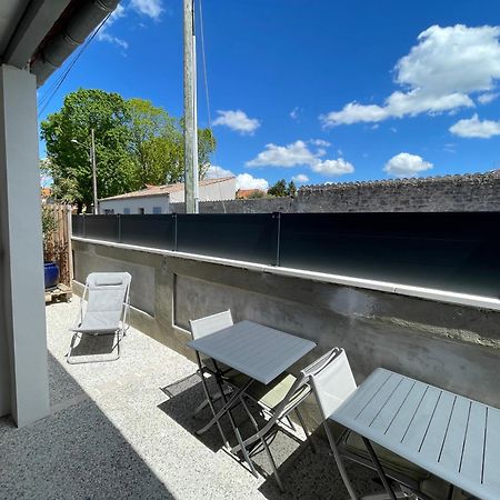 רושפור Maison Chaleureuse Avec Terrasse Privative Proche De La Gare Et Du Centre-Ville מראה חיצוני תמונה