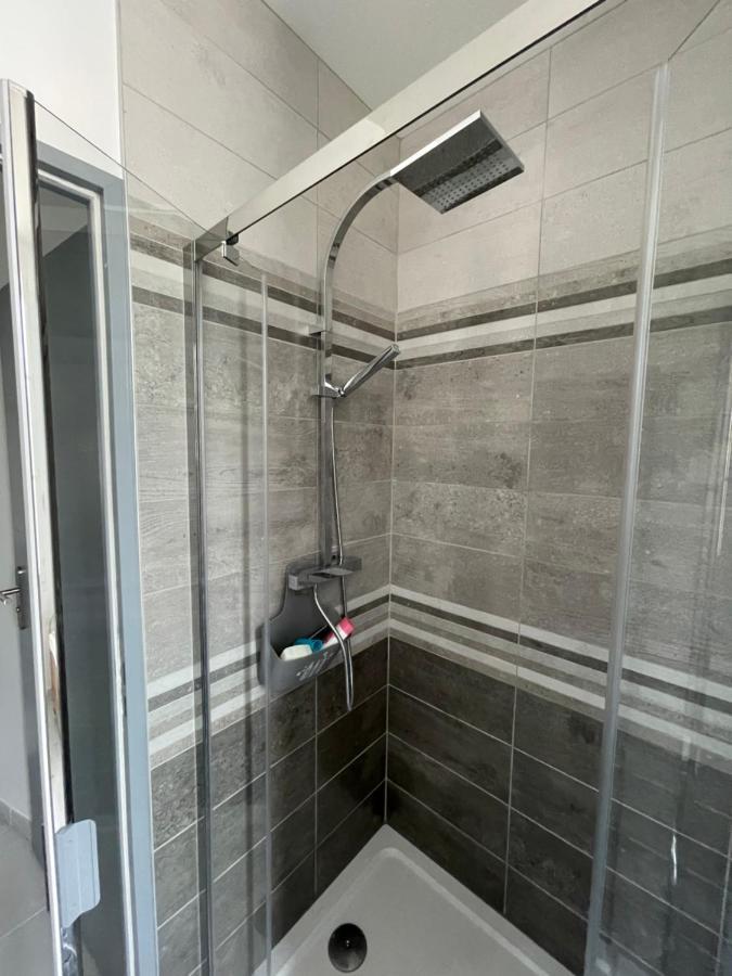 רושפור Maison Chaleureuse Avec Terrasse Privative Proche De La Gare Et Du Centre-Ville מראה חיצוני תמונה